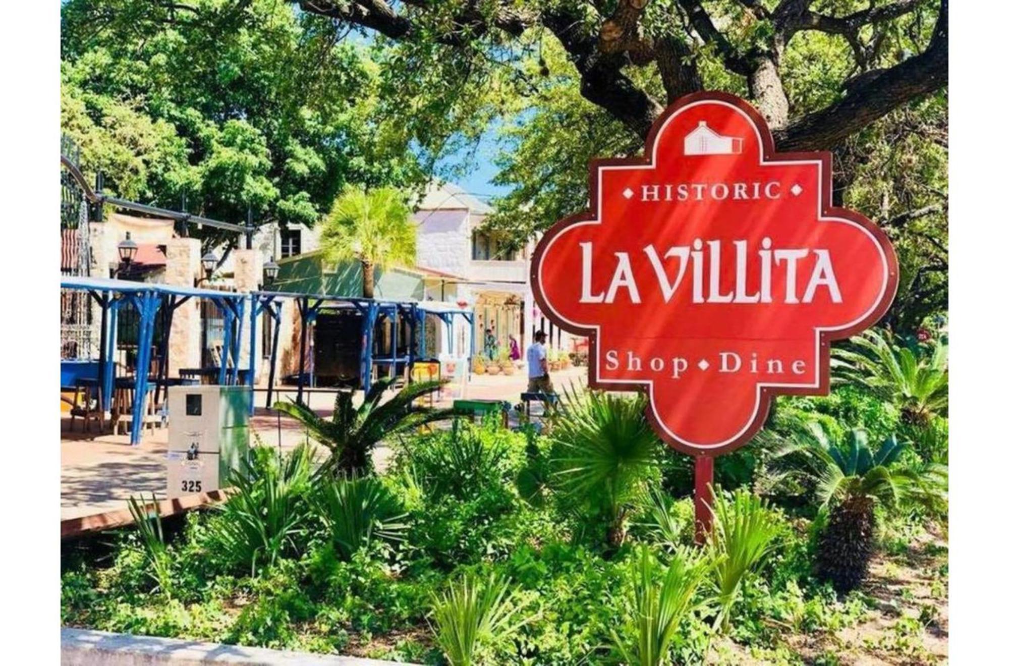 Modern Living 3br2ba Close To Amazing Downtown