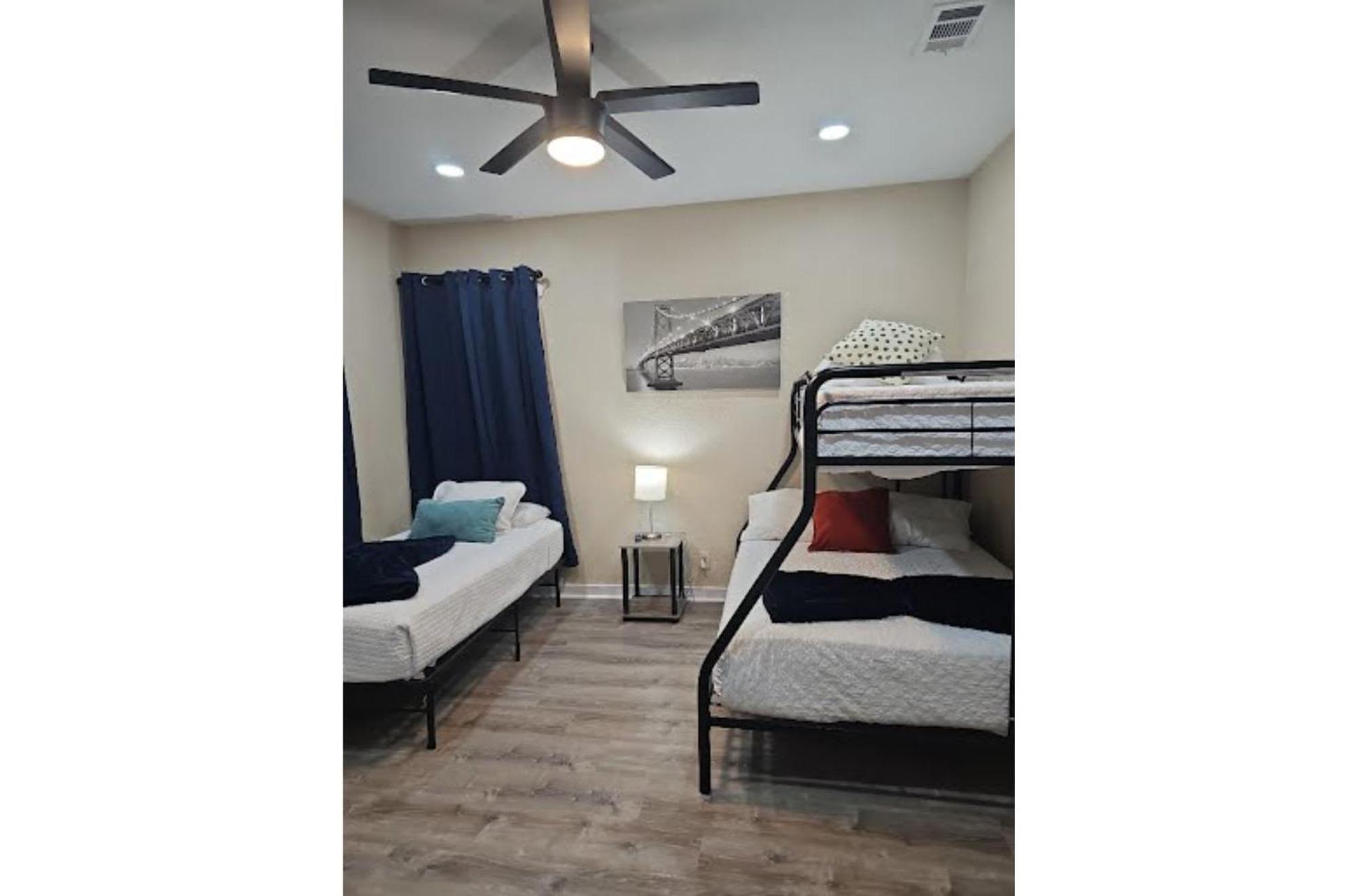 Modern Living 3br2ba Close To Amazing Downtown Holiday home