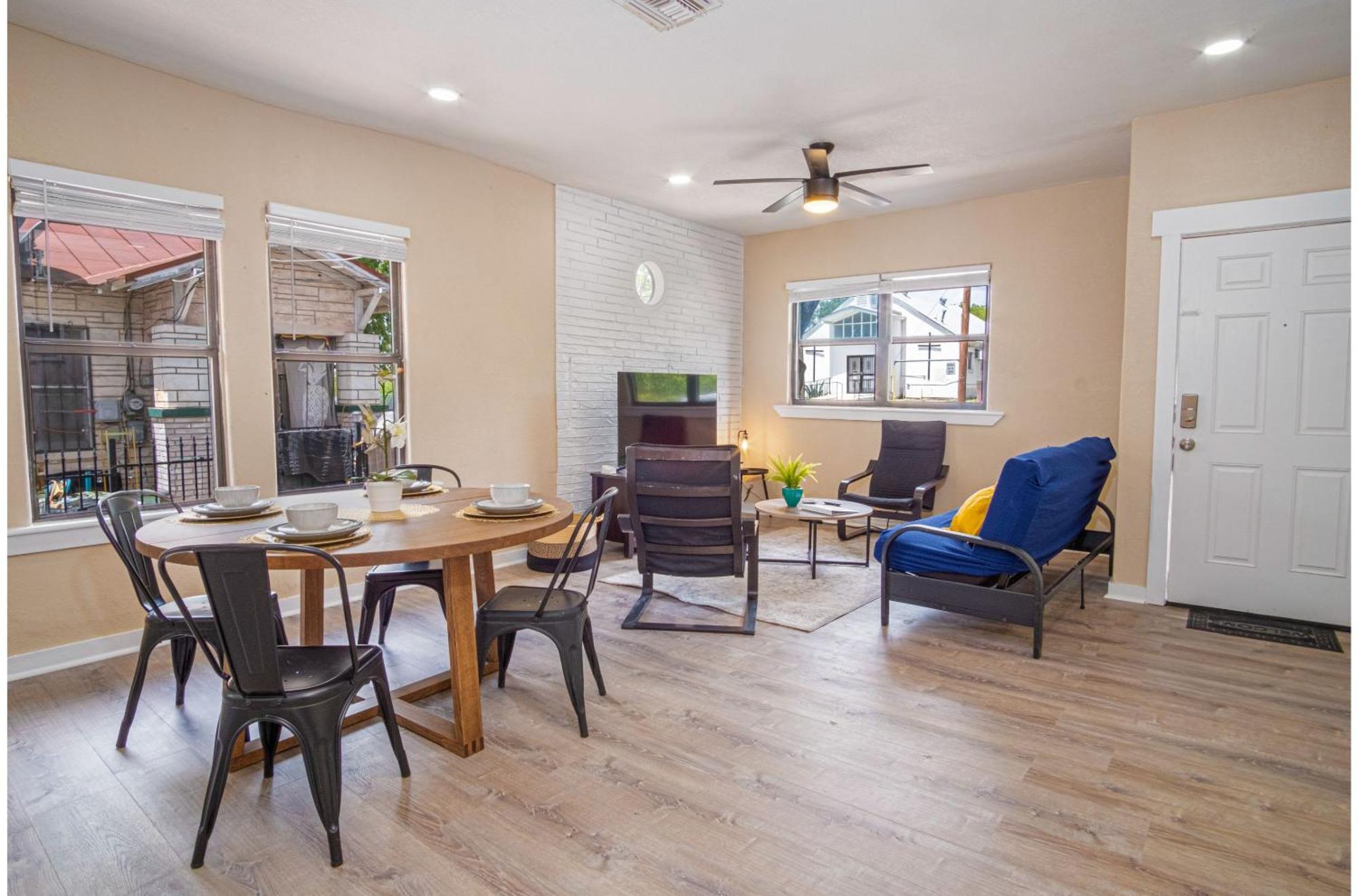 Modern Living 3br2ba Close To Amazing Downtown Holiday home San Antonio